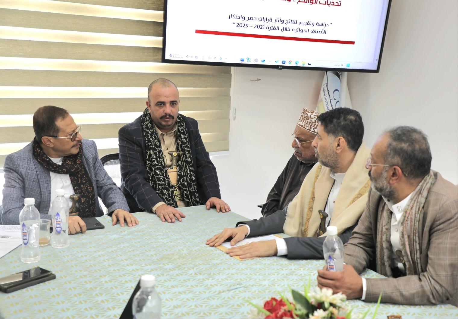 الهادي يستعرض مع قطاع الأدوية إقامة ورشة وطنية لتوطين الصناعات الدوائية.