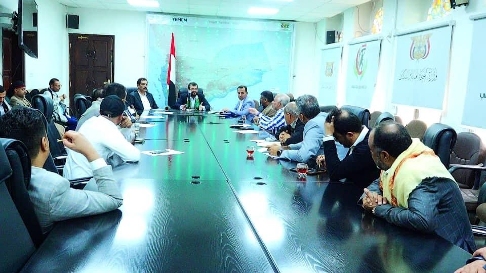 قطاع الأدوية بالغرفة التجارية يبحث مع وزير الصحة مستقبل الصناعة الدوائية الوطنية.