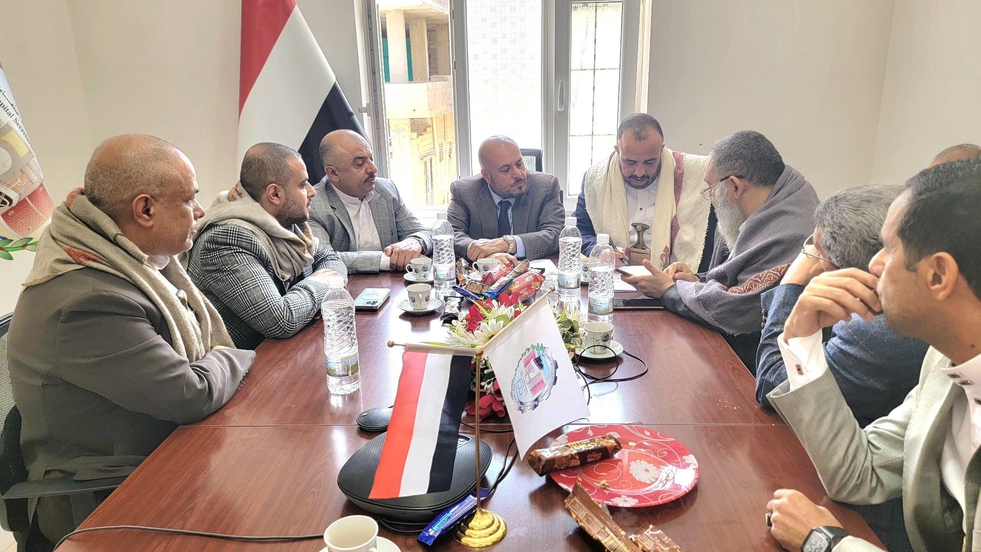 رئيس الغرفة يستعرض شكاوى المستوردين للبضائع ذات المنشأ العماني والسعودي