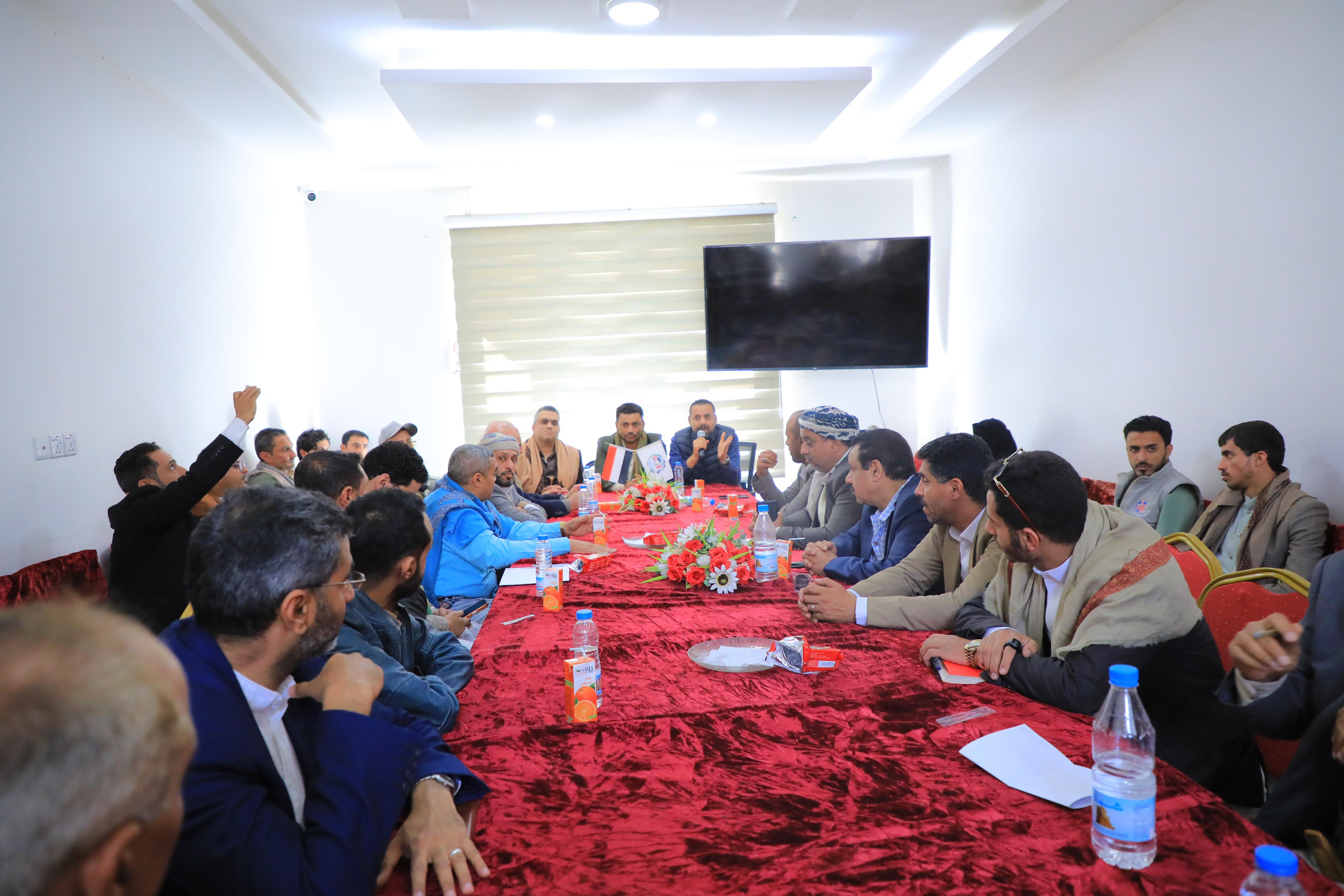 اجتماع للمصنعين بالغرفة التجارية الصناعية بالأمانة يقر "توحيد الرؤية" وتمثيلاً موحداً لقطاعات المياه والمشروبات والعصائر والحليب والألبان